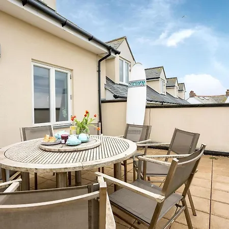 Holiday home Tamarisk, Treyarnon Bay *